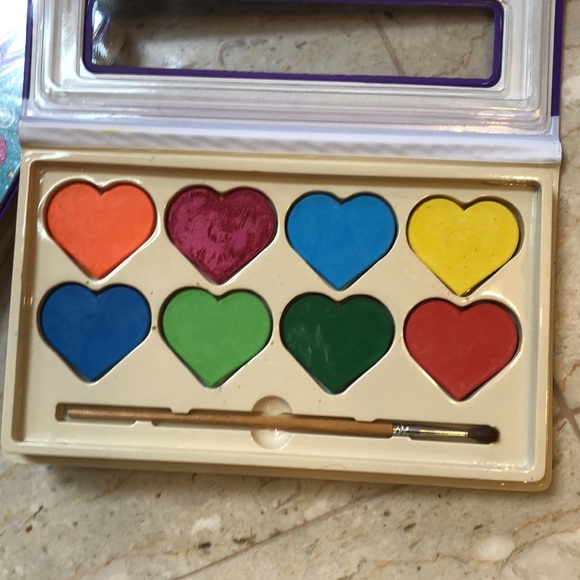 NWOT Hearts and Crafts complete enclosed watercolor kit - Picture 2 of 12